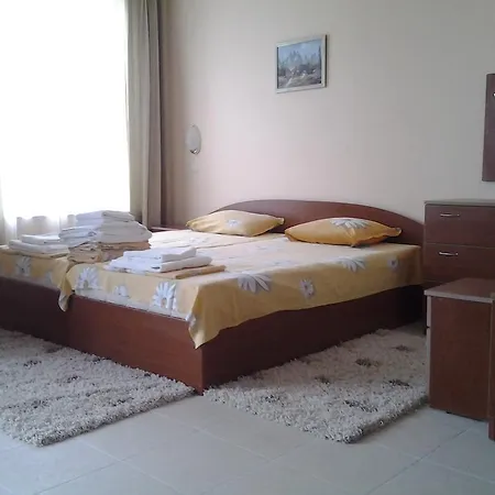Apartment Rouge